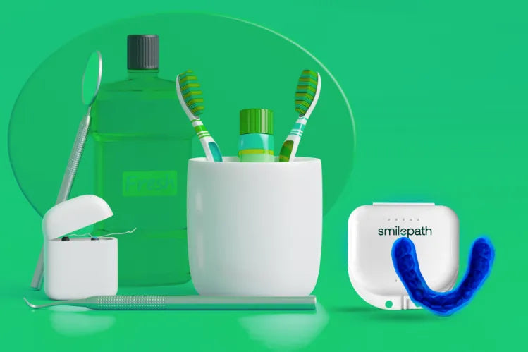 Ilustrasi ALIGNERCO Mouth Guard bersama-sama dengan keperluan pembersihan.